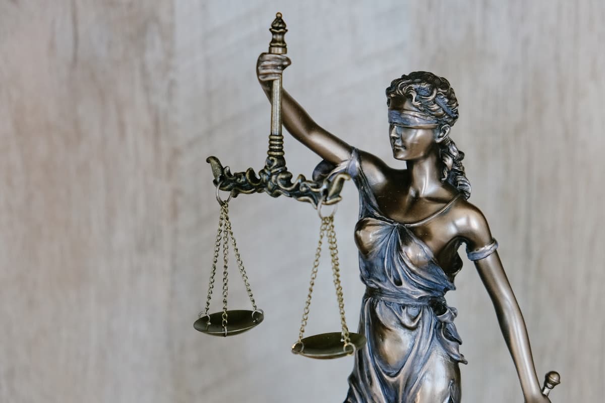 Investor's Guide to Buying Property at Auction: Financing, Due Diligence, and How to Win